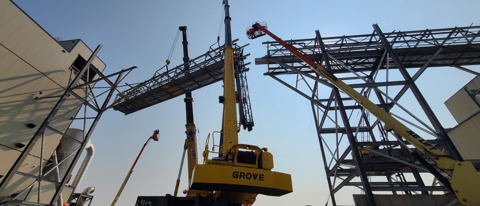 Crane moving steel in Renovation and plant expansion project for American Crystal Sugar